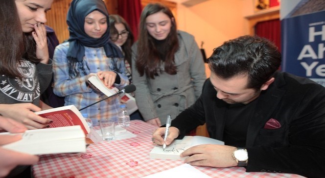 Kültür  Sanat  Etkinlikleri  ‘hoca  Ahmet  Yesevi'  Söyleşisi  İle  Devam  Etti