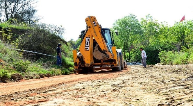 Lapseki'de  İki  Alatlı  Şehitliğine  Parke  Yol