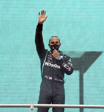 Lewis Hamilton’In Covid-19 Testi Negatif Çıktı
