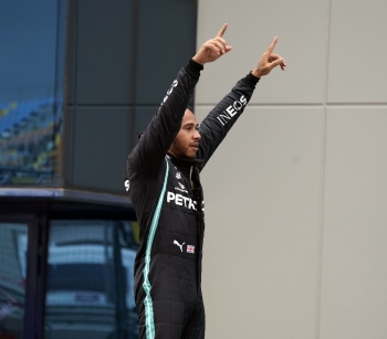 Lewis Hamilton Korona Virüse Yakalandı
