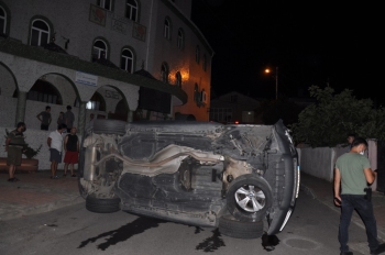 Maltepe’De Kontrolden Çıkan Lüks Cip Yol Ortasında Devrildi
