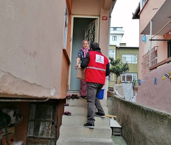 Maltepe Vefa Sosyal Destek Grubu Yaşlıların Taleplerini Karşılıyor
