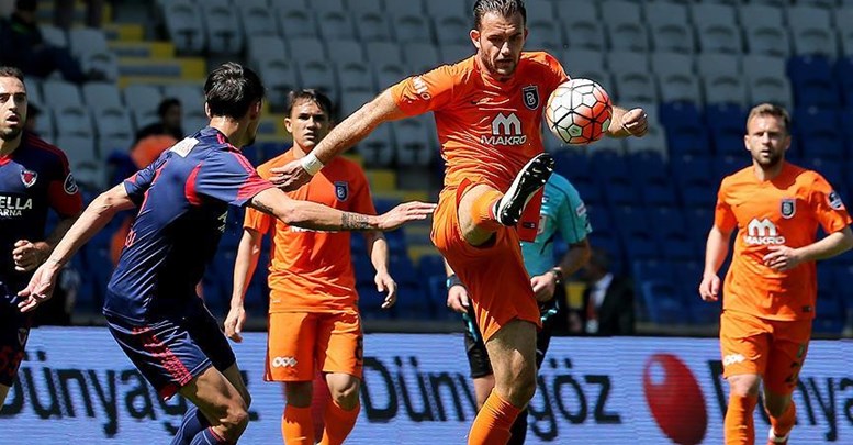 Medipol Başakşehir 3 puanı 3 golle aldı