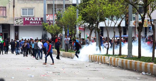 Mersin'de nevruz kutlamasına polis müdahalesi