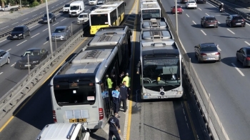 Metrobüs Yayaya Çarptı
