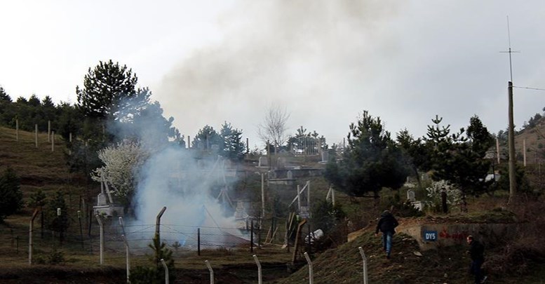 Mezarlıkta el bombası bulundu