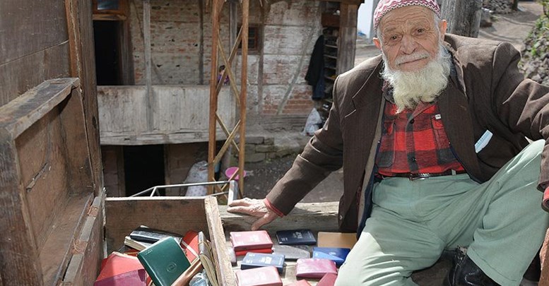 Mustafa dede 1960'tan bu yana günlük tutuyor