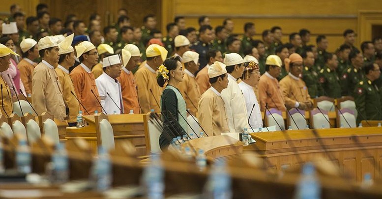 Myanmar'da tarihi yemin töreni