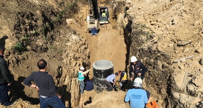 Oğlunu ziyarete gelen baba, göçük altında kalarak hayatını kaybetti