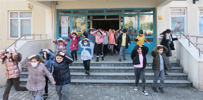 Öğrenciler, Okullardaki Tatbikatla Deprem Bilincini Öğrendi