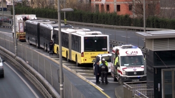 Okmeydanı’Nda Metrobüs Kazası: 1 Yaralı
