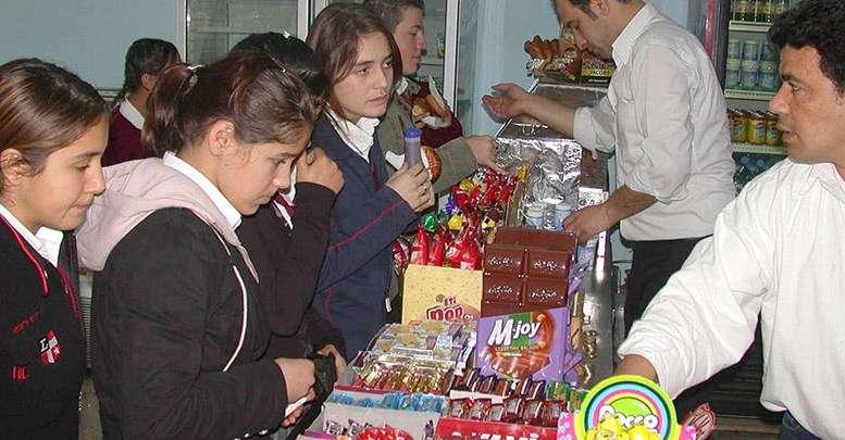 Okul kantinlerinde kola ve çikolata satışı yapılamayacak