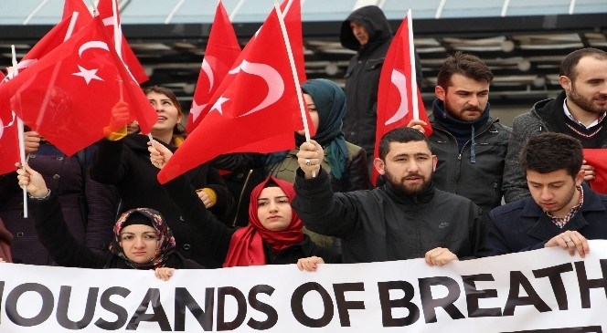 Omü'de  Üç  Dilde  'ankara'  Protestosu