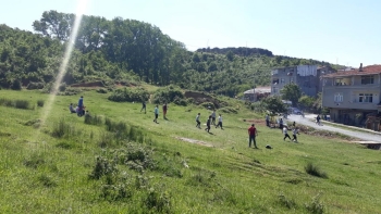 Ormanlık Alanda Mangal Yakıp, Futbol Oynadılar
