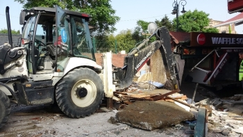 Ortaköy Kumpirciler Çarşısı’Ndaki Dükkanların Yıkımına Başlandı
