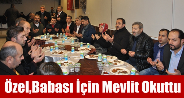 Özel, Babası için mevlit okuttu