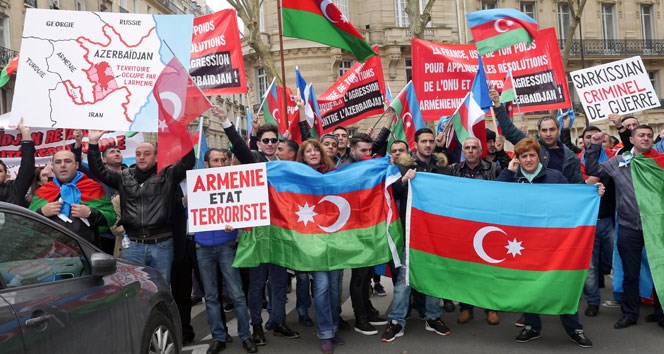 Paris'te Ermenistan protesto