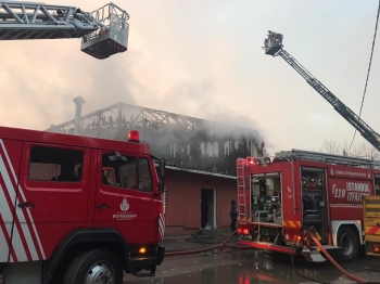 Pendik’Te Metal Kaplama Fabrikasında Yangın
