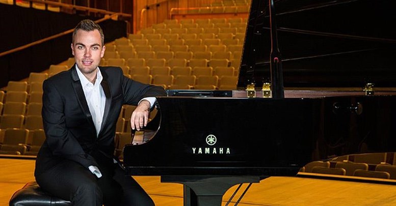 Piyanist Nicholas McCarthy İstanbul'da konser verecek