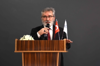 Prof. Dr. Büyükaslan: "Sanal Alemin Sanal Uzmanlarından Uzak Durun"
