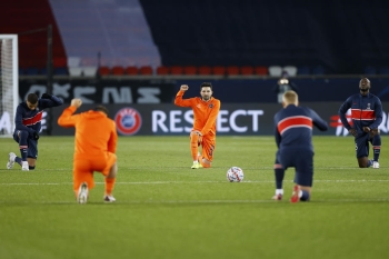 Psg Ve Başakşehir’Den Irkçılık Protestosu
