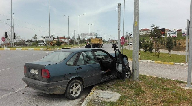 Sakarya'da  Kaza:  3  Yaralı