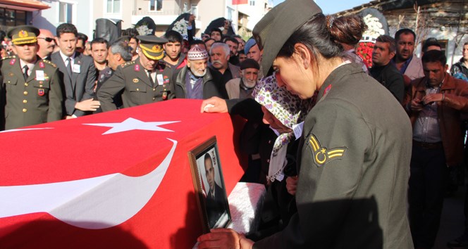 Şehit uzman çavuş toprağa verildi