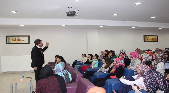 Sgk  İl  Müdürlüğü  Erü  Öğrencileri  İçin  Seminer  Düzenledi