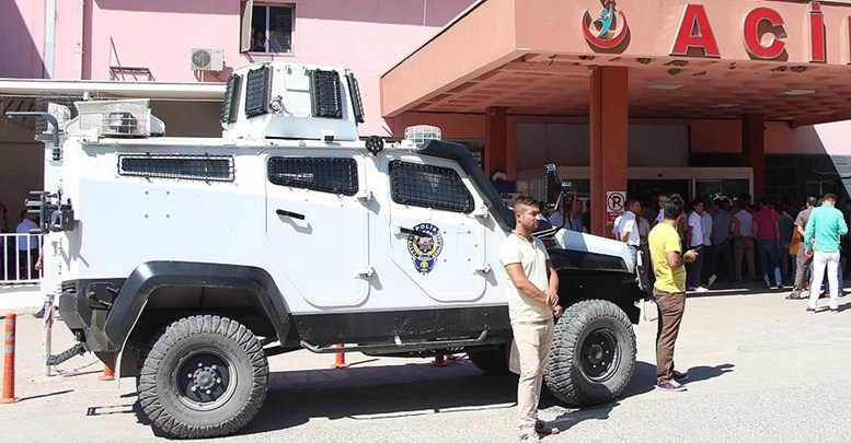 Silopi'de polis aracına saldırı 1 şehit 4 polis yaralandı