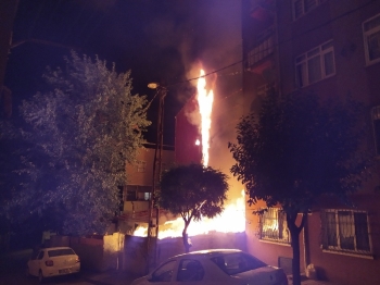 Şişli’De Gecekondu Yangını 4 Binaya Sıçradı, Mahalleli Sokağa Döküldü
