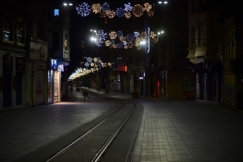 Sokağa Çıkma Kısıtlaması Başladı, İstanbul’Un Yolları Boşaldı
