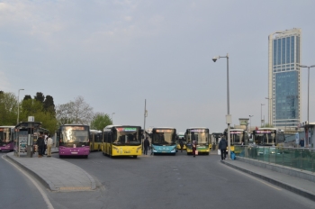 Sokağa Çıkma Kısıtlaması Sona Erdi, İşe Gitmek Zorunda Olanlar Yola Çıktı
