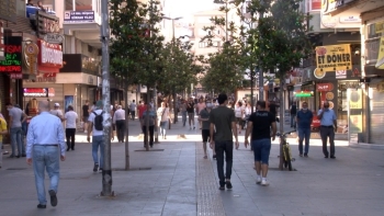 Sokağa Çıkma Kısıtlaması Sona Erdi, Vatandaşlar Meydanlarda Yoğunluk Oluşturdu
