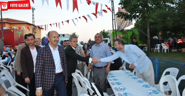 Sokak iftarına Ak Parti İstanbul İkinci Bölge Milletvekili Şirin Ünal’da katıldı