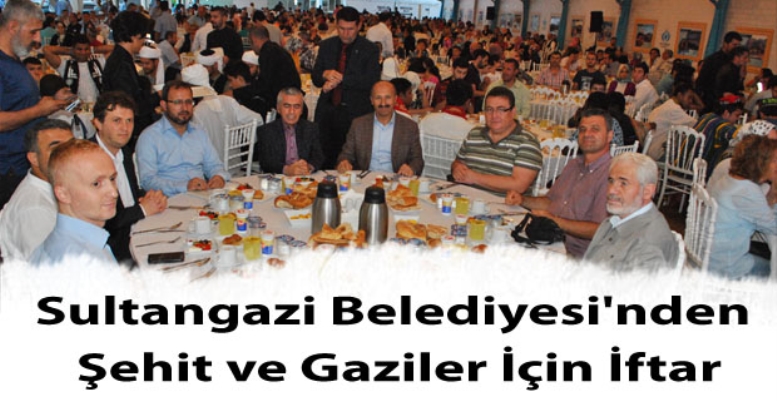 Sultangazi Belediyesi şehit aileleri ve gaziler için iftar programı düzenledi.