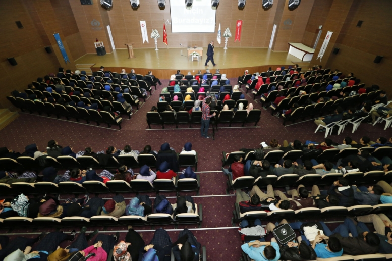 Sultangazi Belediyesinden İdeal Öğrenci Semineri