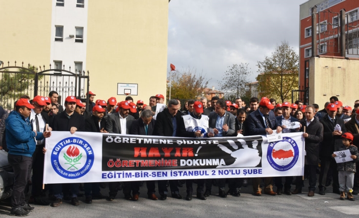 Sultangazi’de Öğretmene saldırı protesto edildi.