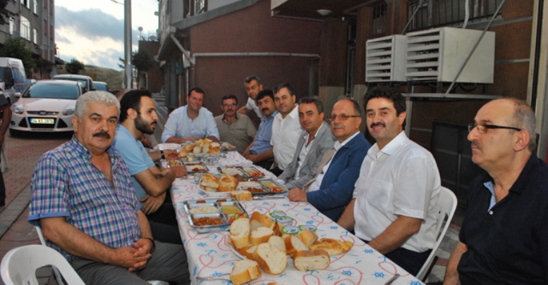 Sultangazi Samsunlular Derneği İftar verdi