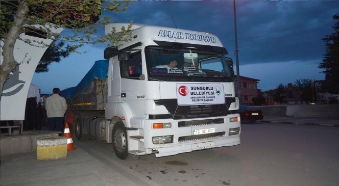 Sungurlu'da  Toplanan  Yardımlar  Dualarla  Yola  Çıktı