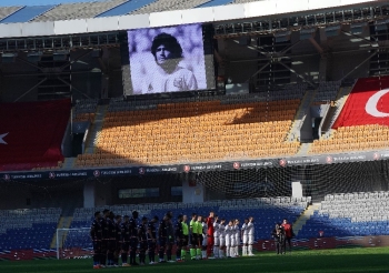 Süper Lig: Başakşehir: 1 - Denizlispor: 0 (Maç Devam Ediyor)
