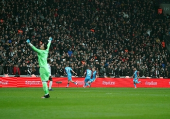 Süper Lig: Beşiktaş: 0 - Trabzonspor: 1 (Maç Devam Ediyor)
