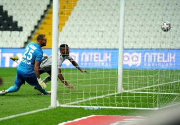 Süper Lig: Beşiktaş: 1 - Fraport Tav Antalyaspor: 0 (İlk Yarı)
