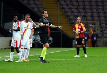 Süper Lig: Galatasaray: 0 - Göztepe: 0 (İlk Yarı)
