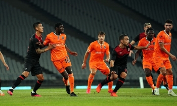 Süper Lig: Karagümrük: 0 - Medipol Başakşehir: 0 (İlk Yarı)
