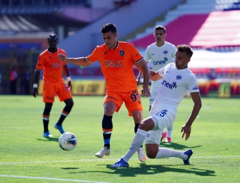 Süper Lig: Kasımpaşa: 2 - Medipol Başakşehir: 0 (İlk Yarı)
