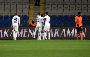 Süper Lig: Medipol Başakşehir: 1 - Gençlerbirliği: 1 (İlk Yarı)
