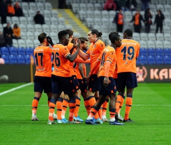 Süper Lig: Medipol Başakşehir: 4 - Yeni Malatyaspor: 0 (İlk Yarı)
