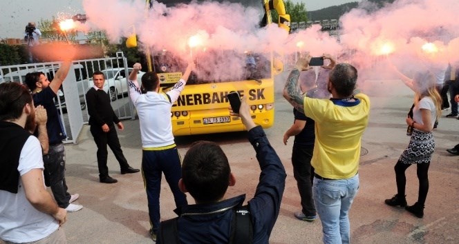 Taraftardan Fenerbahçe’ye coşkulu uğurlama