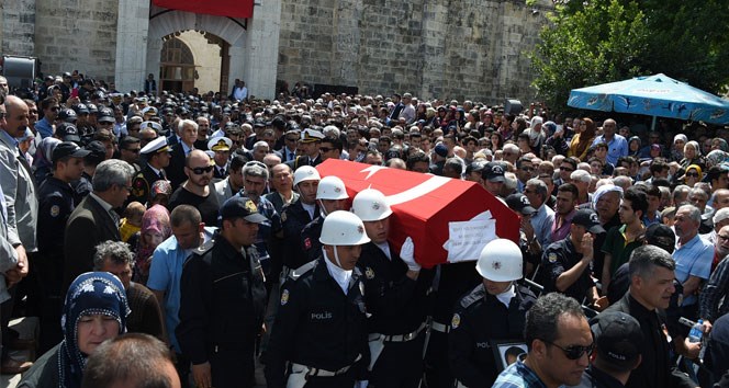 Tarsus şehit polis dualarla uğurlandı