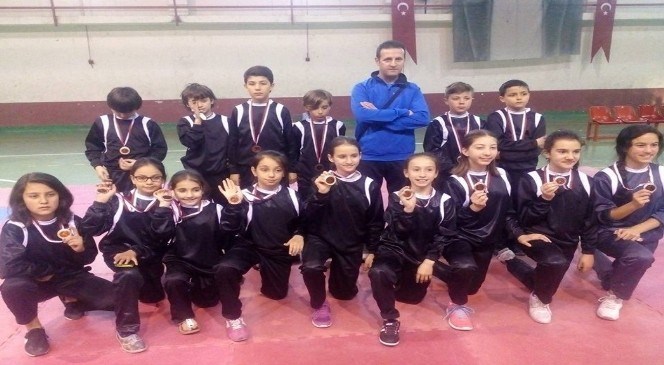 Tavşanlı  Taekwondo  Antrenman  Müsabakalarında  Takım  Halinde  Birinci